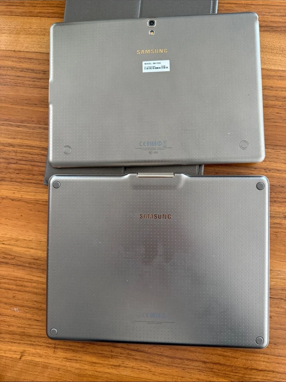 Samsung Galaxy Tablet S with Keyboard Case and protective cover model sm-t800